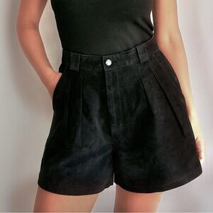 VINTAGE | 80’s GLOBAL IDENTITY | HIGH-WAISTED | LEATHER SHORTS | BLACK | SMALL